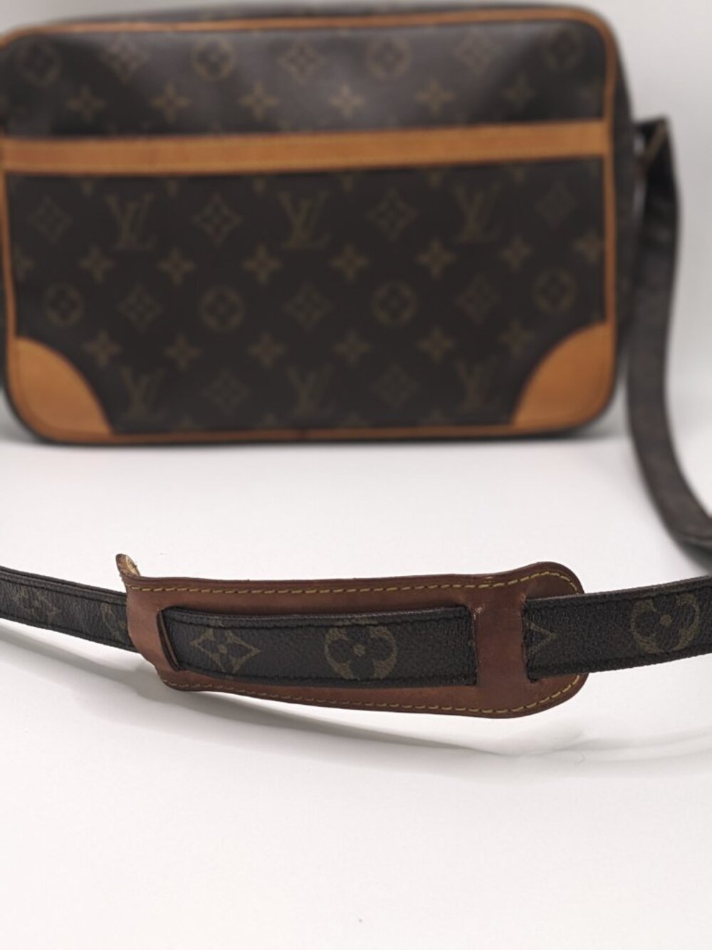 Louis Vuitton Vintage Monogram Trocadéro 30 Crossbody Shoulder Bag - Picture 2 of 9